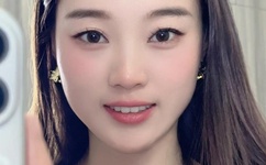 扒开粉嫩小泬舌头伸进去视频